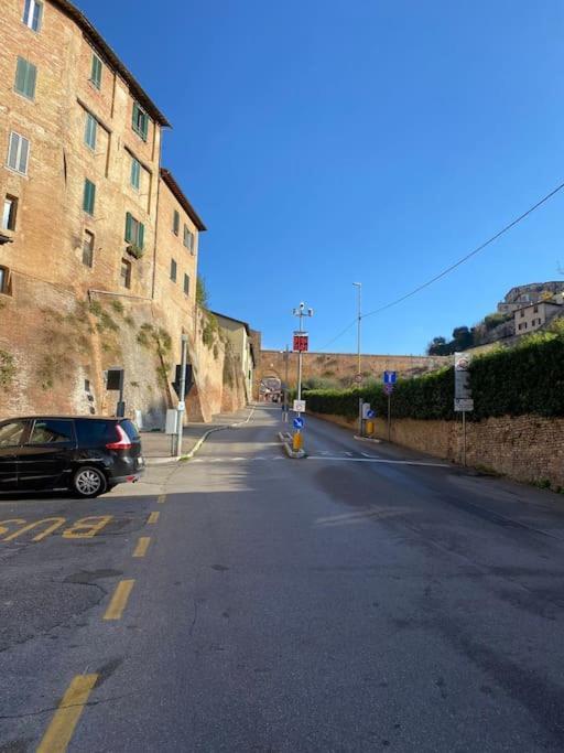 Appartamento A Due Passi Da Piazza Del Campo Siena Luaran gambar